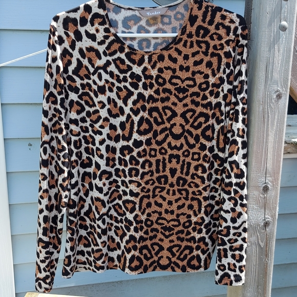 TanJay Leopard print top - Picture 5 of 5